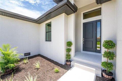 House in Port Charlotte, Florida 3 bedrooms, 161.65 sq.m. № 2224985 - photo 3