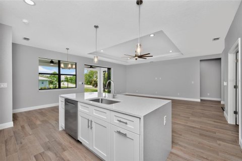 House in Port Charlotte, Florida 3 bedrooms, 161.65 sq.m. № 2224985 - photo 18