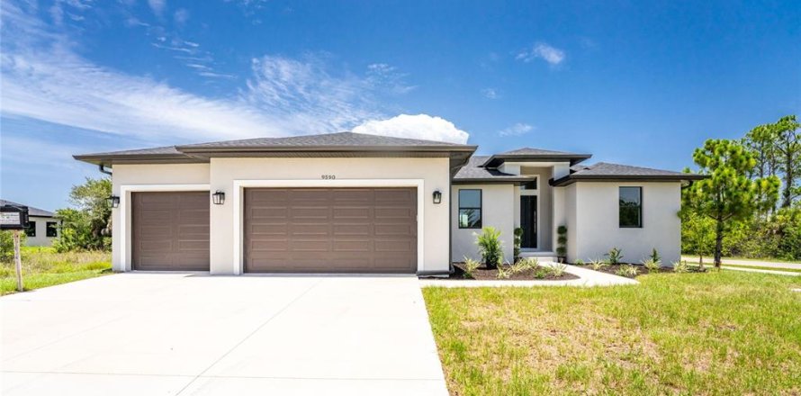 House in Port Charlotte, Florida 3 bedrooms, 161.65 sq.m. № 2224985