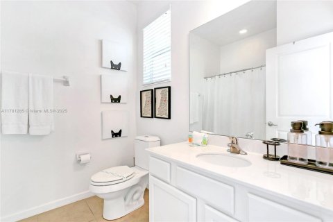 Casa en venta en Kissimmee, Florida, 10 dormitorios, 397.16 m2 № 1860872 - foto 24