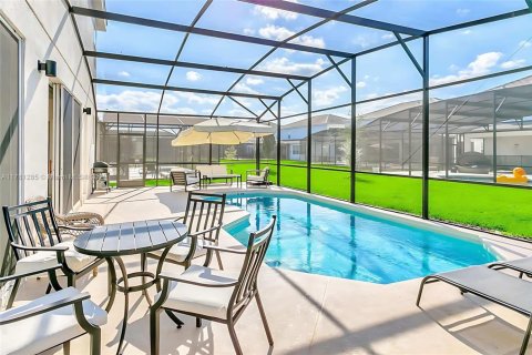 Casa en venta en Kissimmee, Florida, 10 dormitorios, 397.16 m2 № 1860872 - foto 13
