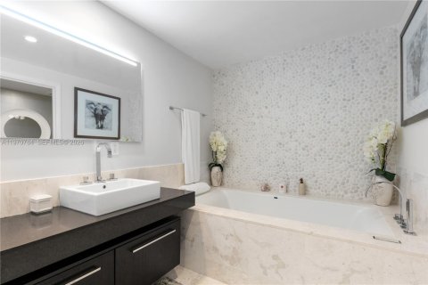 Снять в аренду кондоминиум в Санни-Айлс-Бич, Флорида 3 спальни, 179.58м2, № 2032080 - фото 24