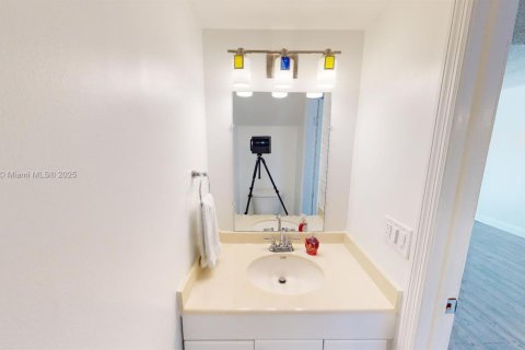 Condo in Key Largo, Florida, 2 bedrooms  № 1979197 - photo 11