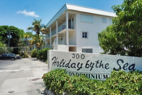Condo in Key Largo, Florida, 2 bedrooms  № 1979197 - photo 1