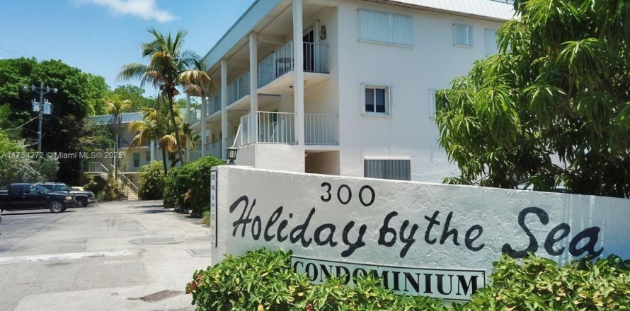 Condo in Key Largo, Florida, 2 bedrooms  № 1979197