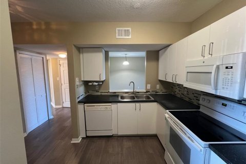 Condo in Orlando, Florida, 3 bedrooms № 2396077 - photo 5
