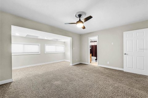Townhouse in Winter Haven, Florida 3 bedrooms, 220.83 sq.m. № 2384323 - photo 13