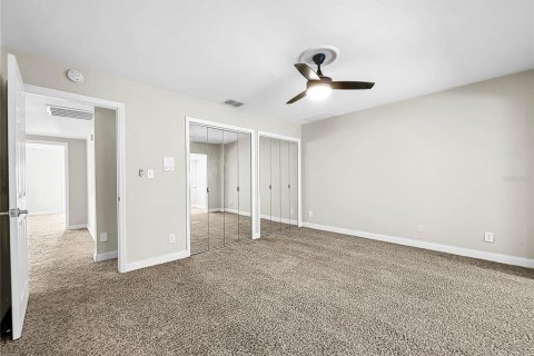 Townhouse in Winter Haven, Florida 3 bedrooms, 220.83 sq.m. № 2384323 - photo 12