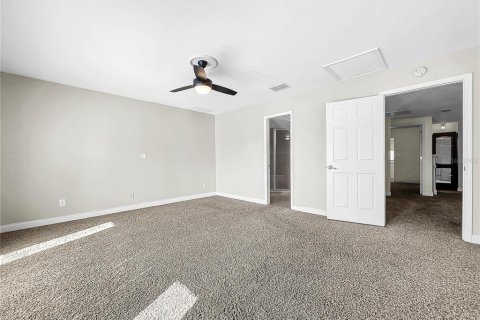Townhouse in Winter Haven, Florida 3 bedrooms, 220.83 sq.m. № 2384323 - photo 16