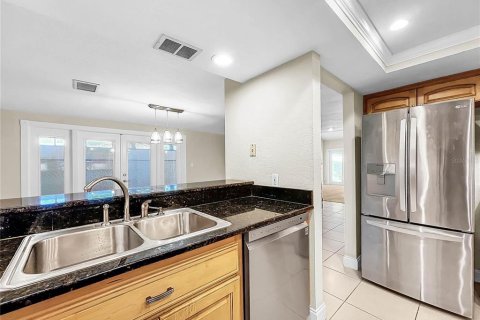 Townhouse in Winter Haven, Florida 3 bedrooms, 220.83 sq.m. № 2384323 - photo 10