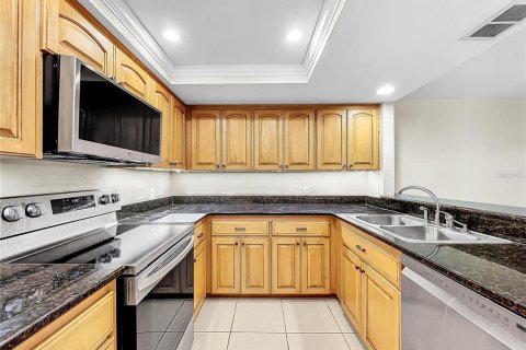 Townhouse in Winter Haven, Florida 3 bedrooms, 220.83 sq.m. № 2384323 - photo 11