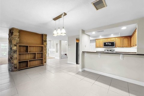Townhouse in Winter Haven, Florida 3 bedrooms, 220.83 sq.m. № 2384323 - photo 9
