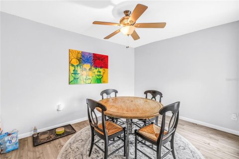 Condo in Saint Petersburg, Florida, 3 bedrooms  № 2111030 - photo 8