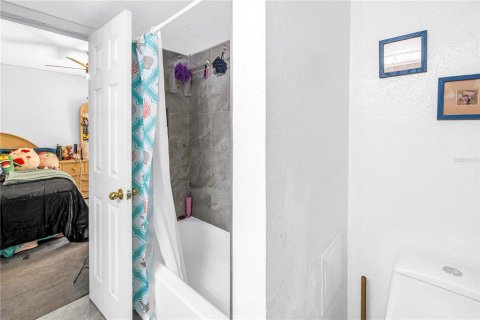 Condo in Saint Petersburg, Florida, 3 bedrooms  № 2111030 - photo 19
