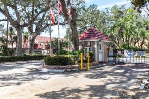 Condo in Saint Petersburg, Florida, 3 bedrooms  № 2111030 - photo 30