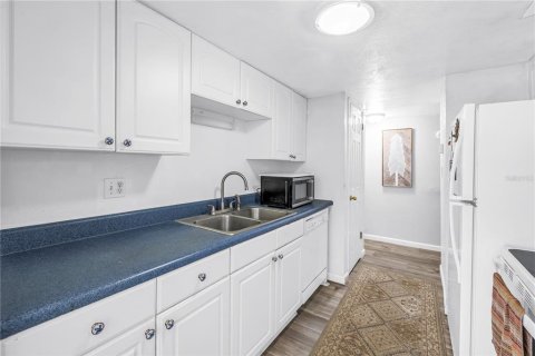 Condo in Saint Petersburg, Florida, 3 bedrooms  № 2111030 - photo 14