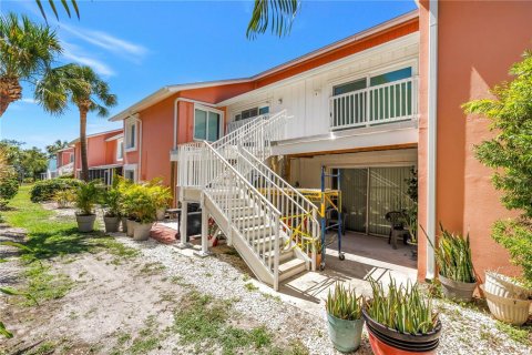 Condo in Saint Petersburg, Florida, 3 bedrooms  № 2111030 - photo 29