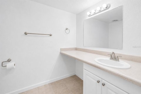 Condo in Saint Petersburg, Florida, 3 bedrooms  № 2111030 - photo 25