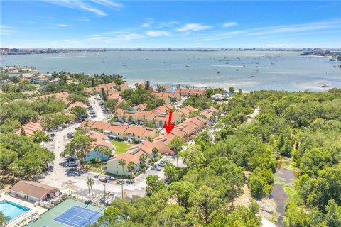 Condo in Saint Petersburg, Florida, 3 bedrooms  № 2111030