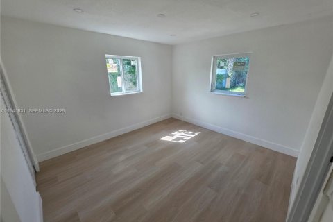 House in Riviera Beach, Florida 3 bedrooms, 105.17 sq.m. № 1998717 - photo 12