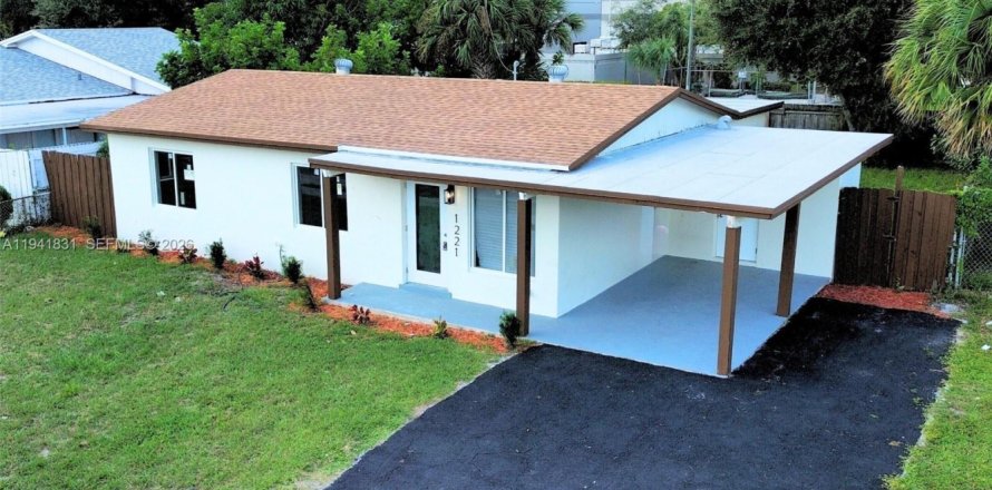 House in Riviera Beach, Florida 3 bedrooms, 105.17 sq.m. № 1998717