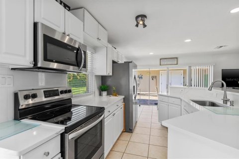 House in Port Charlotte, Florida 3 bedrooms, 132.01 sq.m. № 2216267 - photo 9