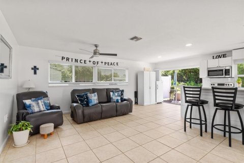 House in Port Charlotte, Florida 3 bedrooms, 132.01 sq.m. № 2216267 - photo 4