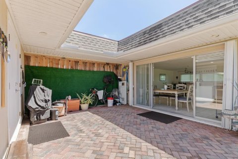 House in Port Charlotte, Florida 3 bedrooms, 132.01 sq.m. № 2216267 - photo 26