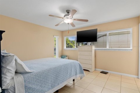 House in Port Charlotte, Florida 3 bedrooms, 132.01 sq.m. № 2216267 - photo 14