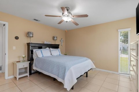 House in Port Charlotte, Florida 3 bedrooms, 132.01 sq.m. № 2216267 - photo 13