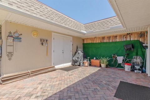House in Port Charlotte, Florida 3 bedrooms, 132.01 sq.m. № 2216267 - photo 25