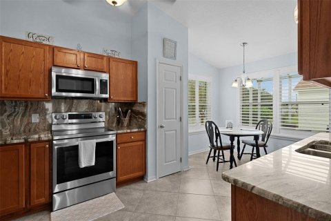 House in The Villages, Florida 3 bedrooms, 138.24 sq.m. № 2403657 - photo 10