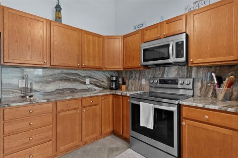 House in The Villages, Florida 3 bedrooms, 138.24 sq.m. № 2403657 - photo 12