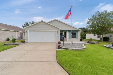 House in The Villages, Florida 3 bedrooms, 138.24 sq.m. № 2403657 - photo 2