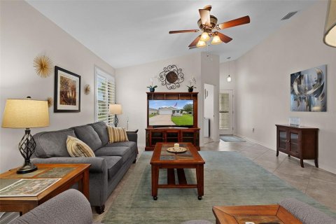 House in The Villages, Florida 3 bedrooms, 138.24 sq.m. № 2403657 - photo 3