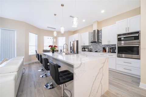 House in Kissimmee, Florida 4 bedrooms, 191.01 sq.m. № 1905514 - photo 12
