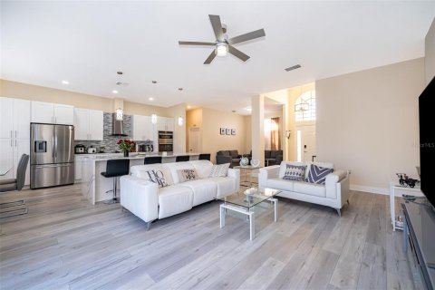 House in Kissimmee, Florida 4 bedrooms, 191.01 sq.m. № 1905514 - photo 15