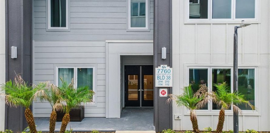 Townhouse in Four Corners, Florida 5 bedrooms, 244.33 sq.m. № 2125064