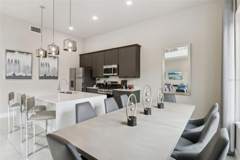 Townhouse in Four Corners, Florida 5 bedrooms, 244.33 sq.m. № 2125064 - photo 9