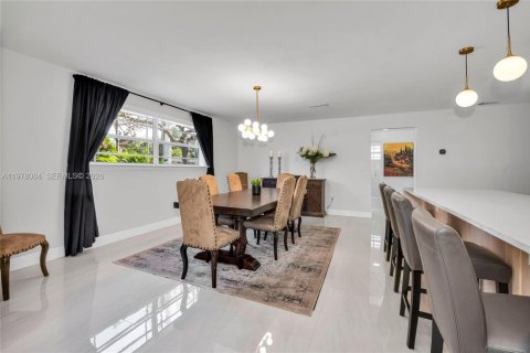 Купить виллу или дом в Саут-Майами, Флорида 4 спальни, 265.61м2, № 2049709 - фото 11