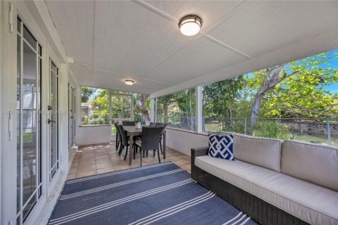 Купить виллу или дом в Саут-Майами, Флорида 4 спальни, 265.61м2, № 2049709 - фото 25