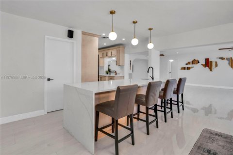 Купить виллу или дом в Саут-Майами, Флорида 4 спальни, 265.61м2, № 2049709 - фото 9