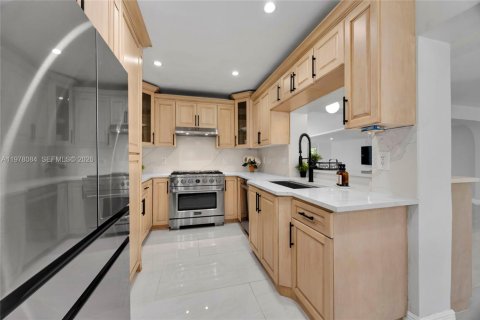 Купить виллу или дом в Саут-Майами, Флорида 4 спальни, 265.61м2, № 2049709 - фото 14