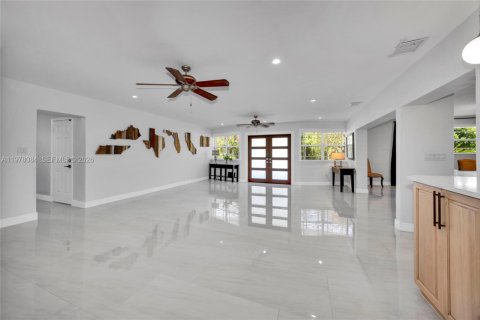 Купить виллу или дом в Саут-Майами, Флорида 4 спальни, 265.61м2, № 2049709 - фото 10