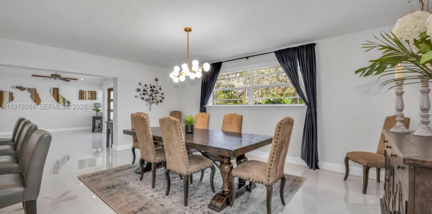 Дом в Саут-Майами, Флорида 4 спальни, 265.61м2 № 2049709