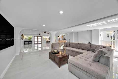 Купить виллу или дом в Саут-Майами, Флорида 4 спальни, 265.61м2, № 2049709 - фото 2