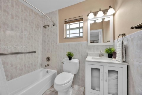 Купить виллу или дом в Саут-Майами, Флорида 4 спальни, 265.61м2, № 2049709 - фото 22