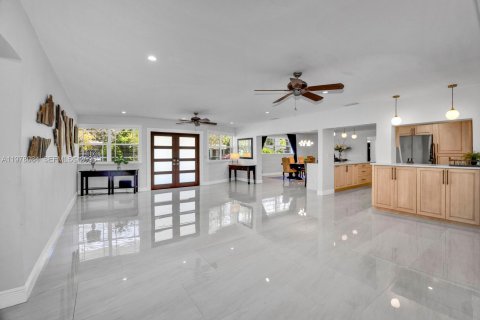Купить виллу или дом в Саут-Майами, Флорида 4 спальни, 265.61м2, № 2049709 - фото 3