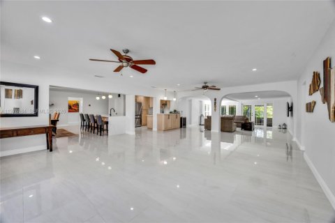Купить виллу или дом в Саут-Майами, Флорида 4 спальни, 265.61м2, № 2049709 - фото 8