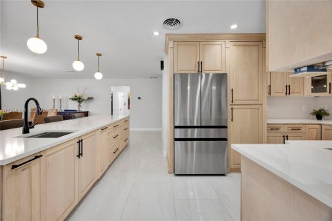 Купить виллу или дом в Саут-Майами, Флорида 4 спальни, 265.61м2, № 2049709 - фото 12